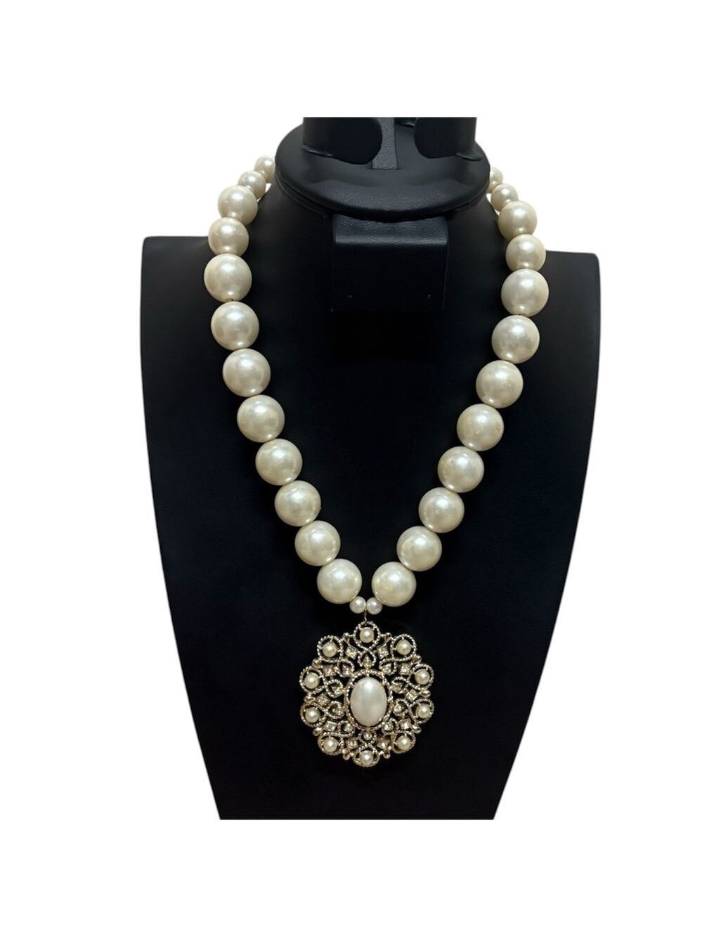 Handmade pearl necklace vintage brooch 17 inch 2 inch extender classic elegance